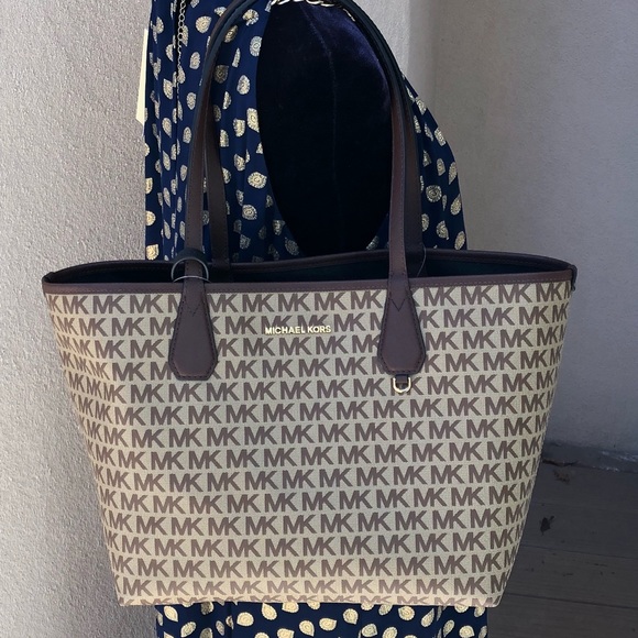 Michael Kors Candy Large Reversible Tote+Wristlet - Picture 3 of 8